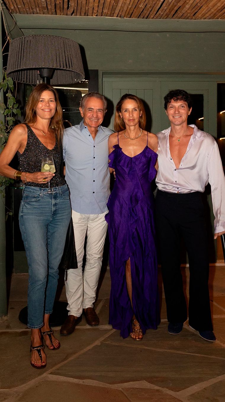 Morita Peralta Ramos, Manuel Antelo e Inés Peralta Ramos junto a Facundo Garayalde. Morita Peralta Ramos, Manuel Antelo e Inés Peralta Ramos junto a Facundo Garayalde.