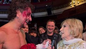 Mirtha Legrand sorprendió a Nico Vázquez en el teatro. Foto: captura de video. Mirtha Legrand sorprendió a Nico Vázquez en el teatro. Foto: captura de video.