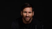 Lionel Messi marca tendencia cada vez que aparece usando algo nuevo. Lionel Messi marca tendencia cada vez que aparece usando algo nuevo.