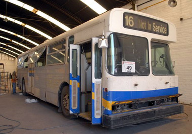 Los nuevos troles están siendo refaccionados. Foto: Nacho Gaffuri / MDZ