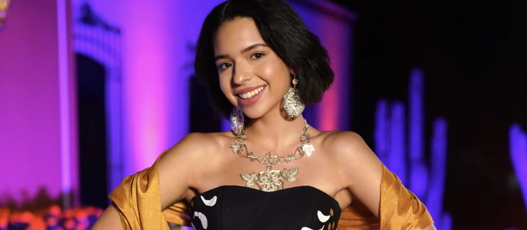 Angela Aguilar ama celebrar su país con outfits que demuestren sus tradiciones. Foto: Hola! -  www.hola.com