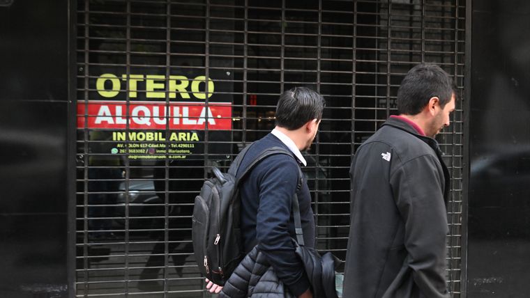 Los locales comerciales del centro achican su tamaño. Los locales comerciales del centro achican su tamaño.