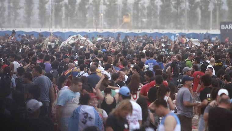 Entre pogos, campamentos y caravanas interminables, el Indio Solari protagonizó jornadas que hicieron historia en Mendoza. Entre pogos, campamentos y caravanas interminables, el Indio Solari protagonizó jornadas que hicieron historia en Mendoza.