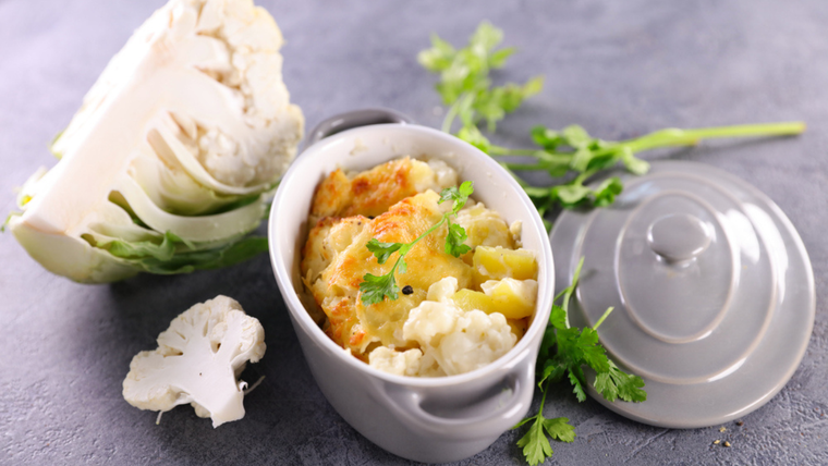 Algunas versiones modernas sustituyen la leche por crema para una receta más intensa. Algunas versiones modernas sustituyen la leche por crema para una receta más intensa.