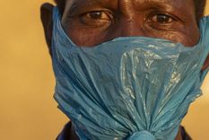 África sufre la pandemia con extrema pobreza. Foto: Themba Hadebe AP