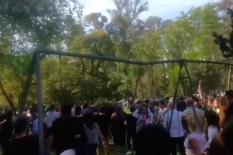 Durante la pelea volaron sillas y mesas