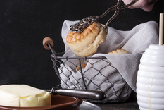 Seguí el paso a paso y obtené unos scones de queso dorados y deliciosos.