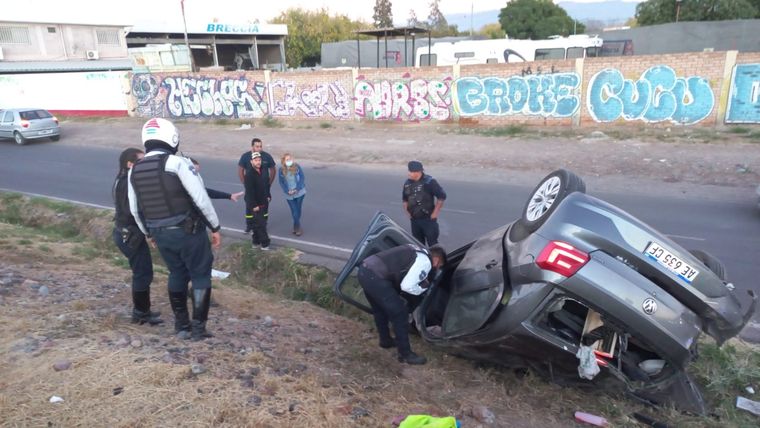Así quedó el vehículo tras el fuerte vuelco Foto: Federico Lagiglia/ MDZ