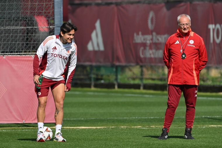 Claudio Ranieri se deshizo en elogios al referirse a Paulo Dybala en la antesala de los octavos de final de la Europa League. Foto: Prensa AS Roma