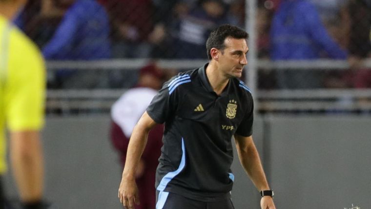 Scaloni eligió entre Messi y Maradona sobre quién es el mejor de la historia. Foto: EFE