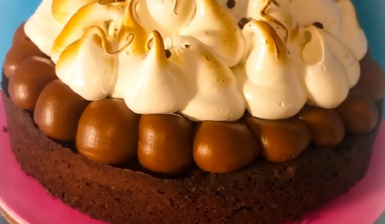 El mejor brownie con dulce de leche y merengue: húmedo, suave y súper goloso