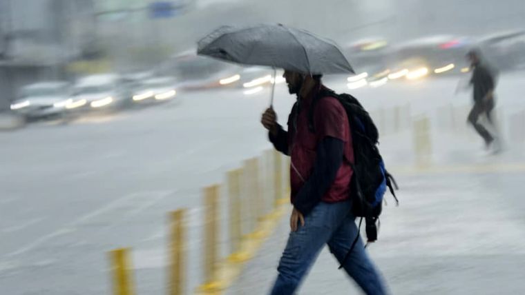 El Pacífico mexicano seguirá bajo alerta por lluvias, viento y oleaje intenso durante el fin de semana, pese al debilitamiento de Priscilla.