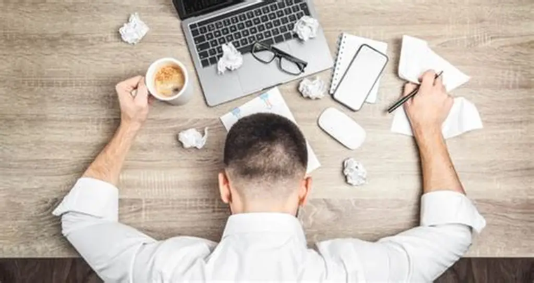 Agenda saturada, una línea de llegada que cada vez está más lejos y esa sensación permanente de que el día no alcanza. Agenda saturada, una línea de llegada que cada vez está más lejos y esa sensación permanente de que el día no alcanza.