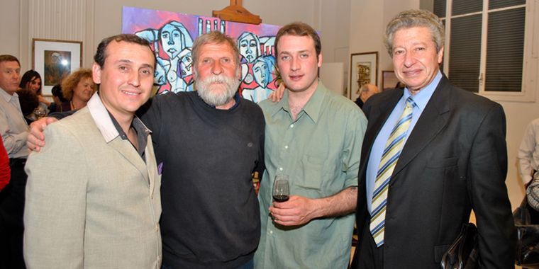 Pablo Ibarra, el artista plástico Carlos Petricorena, su hijo Hernán Petricorena y Emilio T. Ruiz, amigo de la familia. Foto: Mathías Guijarro/ Mediamza.com