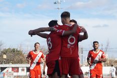 El Cruzado golea en su cancha y sigue prendido arriba Foto: Victoria Vargas/Prensa Maipú El Cruzado golea en su cancha y sigue prendido arriba Foto: Victoria Vargas/Prensa Maipú