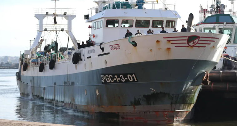 Uno de los barcos pesqueros sancionados. Foto: EFE