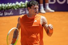 Juan Manuel Cerúndolo comenzó con el pie derecho en el Argentina Open y eliminó al alemán Daniel Altmaier por un contundente 6-2 y 6-2. Juan Manuel Cerúndolo comenzó con el pie derecho en el Argentina Open y eliminó al alemán Daniel Altmaier por un contundente 6-2 y 6-2.