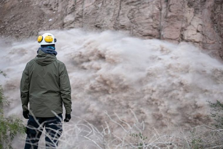 La apertura de las compuertas del Dique Potrerillos puede generar inconvenientes en la provisión de agua potable.