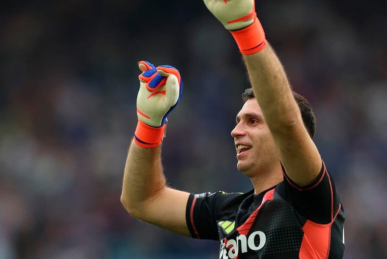 El Dibu tuvo una gran actuación en el triunfo del Aston Villa. Foto: @emi_martinez26