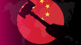 Aunque las firmas internacionales pueden operar en China, la legislación les impide ejercer derecho chino y representar clientes ante tribunales locales. Aunque las firmas internacionales pueden operar en China, la legislación les impide ejercer derecho chino y representar clientes ante tribunales locales.