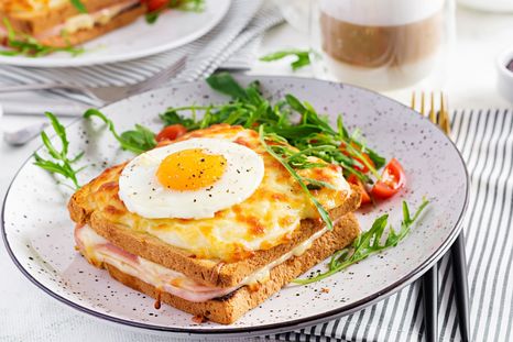 Croque madame Una receta clásica de Francia para hacer en pocos pasos. Foto: Shutterstock