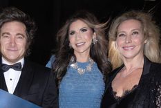 Kristi Noem, entre Karina y Javier Milei en Mar-a-Lago. Kristi Noem, entre Karina y Javier Milei en Mar-a-Lago.