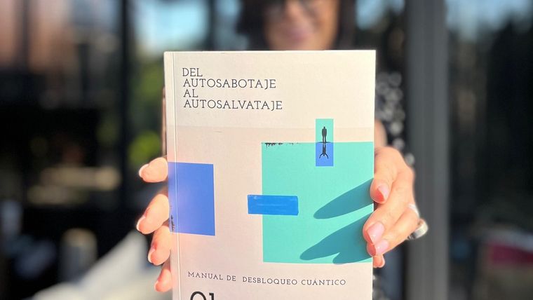 Del autosabotaje al autosalvataje, el libro de Gaby Piccoli que es un manual de desbloqueo cuántico.