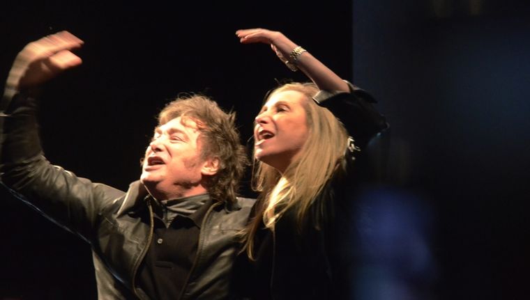 El presidente Javier Milei y su hermana, Karina, actual titular provisional de La Libertad Avanza, que fue recoonocido como partido nacional por la Justicia Electoral. Foto: Juan Mateo Aberastain Zubimendi / MDZ.