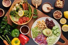 Desintoxica tu cuerpo al instante con estas hierbas y alimentos. Foto: Shutterstock