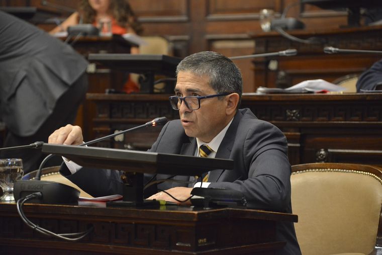 El Senado dio luz verde a la regularización vial en el distrito de Chapanay. El Senado dio luz verde a la regularización vial en el distrito de Chapanay.