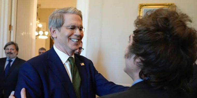 El secretario del Tesoro, Scott Bessent, recibió a Javier Milei hace pocos días en Nueva York y expresó su amplio respaldo al país. El secretario del Tesoro, Scott Bessent, recibió a Javier Milei hace pocos días en Nueva York y expresó su amplio respaldo al país.