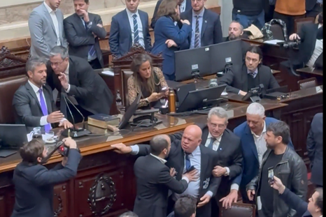 Fuerte cruce entre Menem y Leiva