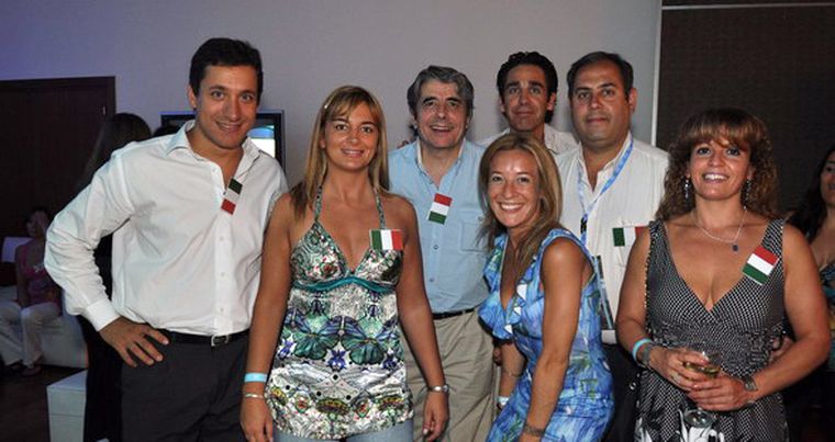 Lucas, Cecilia, Luciana, Pablo, Gabriel, Pablo y Cristina, de fiesta en NH Cordillera. Foto: Gerardo Gómez/MDZ