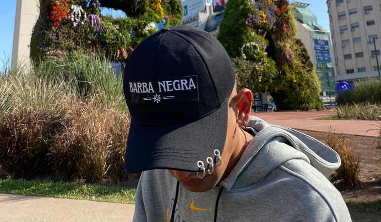 El joven colombiano que se propuso esconder tesoros gratis por todo el país Foto: @barbanegraar