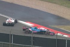 El choque entre Franco Colapinto y Esteban Ocon en Shanghái terminó con ambos autos haciendo un trompo.