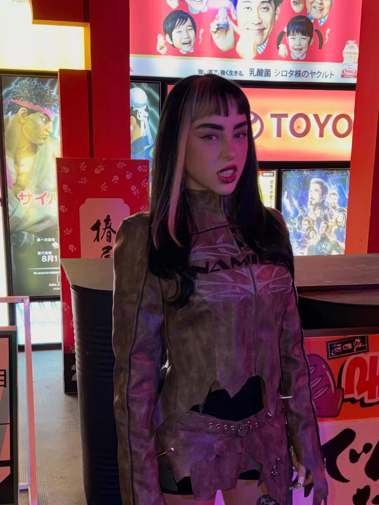 El cambio de look de Nicki Nicole. El cambio de look de Nicki Nicole.