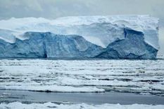 descubren un volcan bajo un kilometro de hielo