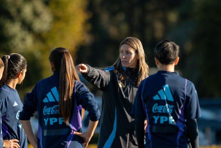 Huber fue multicampeona con Boca Juniors y se transformó en una referente del fútbol femenino. Huber fue multicampeona con Boca Juniors y se transformó en una referente del fútbol femenino.