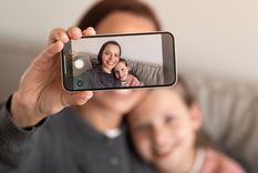 Cuáles son los riesgos del sharenting, una práctica muy común. Foto: Shutterstock