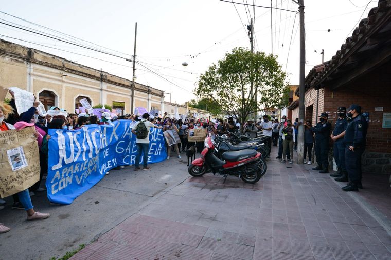La marcha por un femicidio fue brutalmente reprimida por la policía de Jujuy