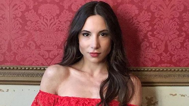 MAGUI BRAVI TIENE UN PASADO COMO AZAFATA Y VIVIÓ UN INCÓMODO MOMENTO ARRIBA DEL AVIÓN