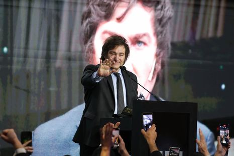 jubilados de mendoza cruzaron a javier milei por el veto a la ley de aumento salarial jubilados de mendoza cruzaron a javier milei por el veto a la ley de aumento salarial