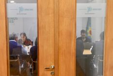 Fumata blanca en la paritaria estatal bonaerense. Lejos de toda hipótesis de conflicto los gremios aceptaran la oferta de Kicillof Foto: Gentilieza de Nicolás Braicovich