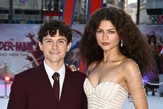 La relación en la vida real de Tom Holland y Zendaya causa más fascinación que la de sus personajes ficticios. La relación en la vida real de Tom Holland y Zendaya causa más fascinación que la de sus personajes ficticios.