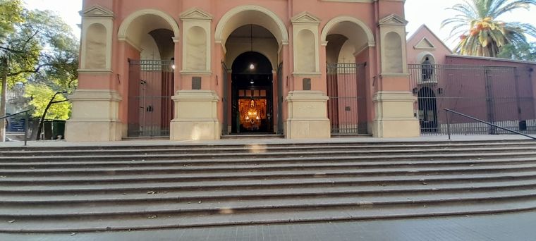 La Basílica de San Francisco llamó la atención por su estado de abandono Foto: ALF PONCE MERCADO / MDZ