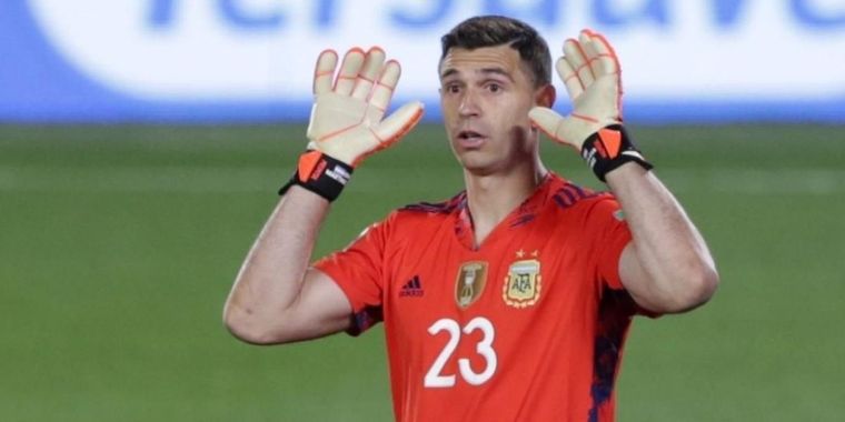 El Dibu reveló quien es su referente en el puesto.