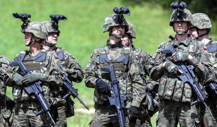 Polonia llevó uniformados a Ucrania. Foto: Baltics.
