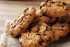 Cómo preparar unas deliciosas cookies con chips de chocolate (Shutterstock).