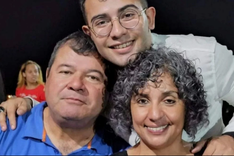 Emerenciano Sena, César Sena y Marcela Acuña. Foto: Facebook