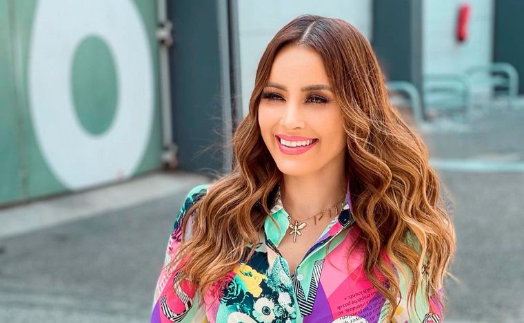 Foto: https://turquesanews.mx/entretenimiento/cynthia-rodriguez-sufre-terrible-accidente-en-vivo/